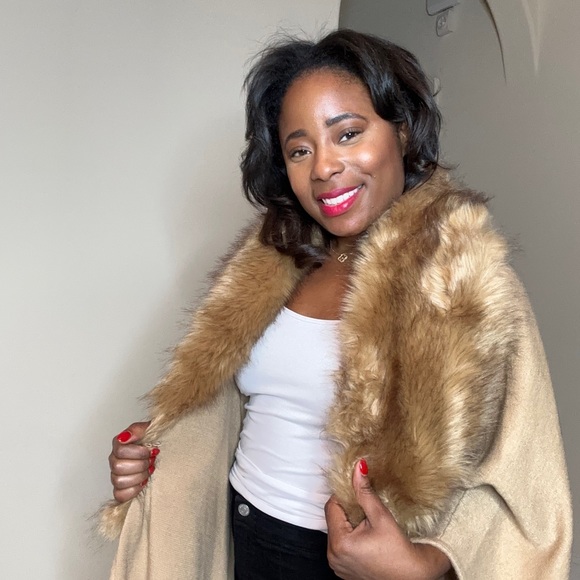 Saks fifth Avenue faux fur - Picture 4 of 4